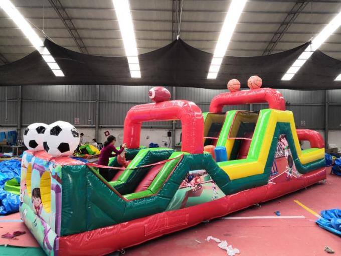 Parcours du combattant gonflable massif du football coloré pour le matériel de PVC des enfants 0.55mm